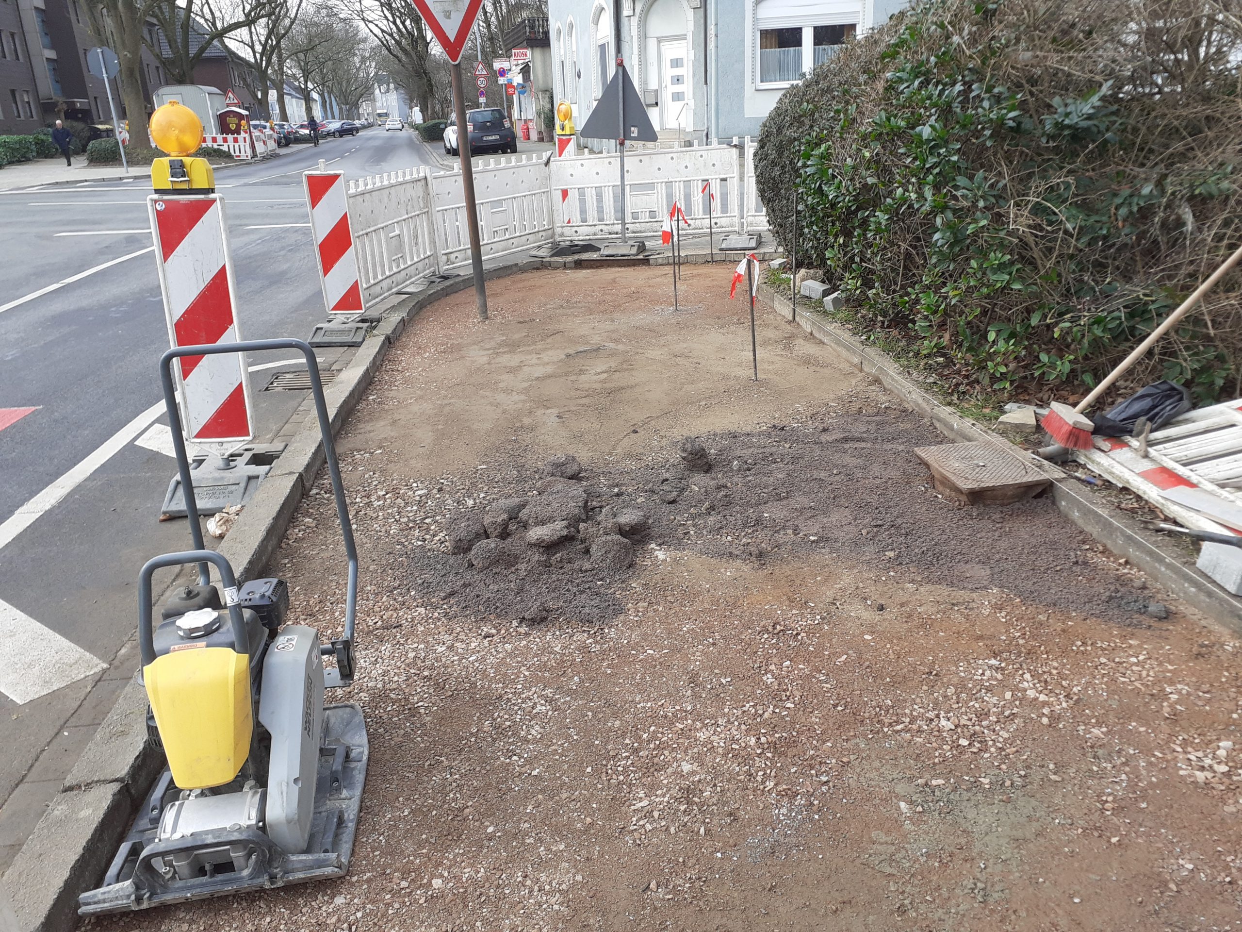 Gehweg Schotterfläche erstellt