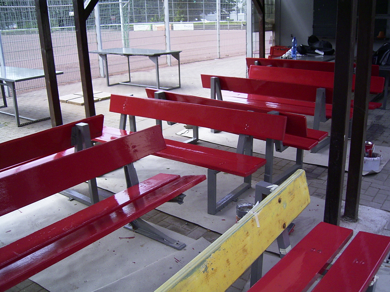 Gestrichene Bänke
